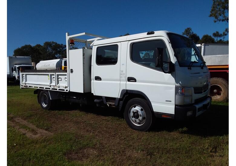 caption Dual cab tipper