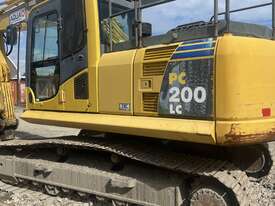 20 Tonne Komatsu Excavator  - picture0' - Click to enlarge