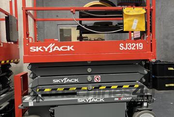 Skyjack SJ3219 - Brand   19ft Electric Scissor Lift
