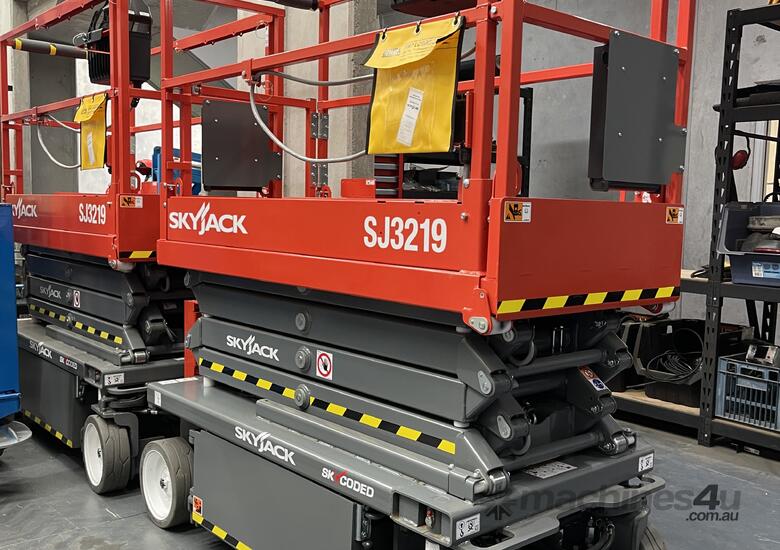 Skyjack SJ3219 - Brand New 19ft Electric Scissor Lift image 3