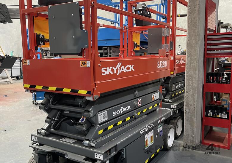 Skyjack SJ3219 - Brand New 19ft Electric Scissor Lift image 4