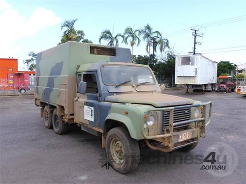 Land Rover Defender Military