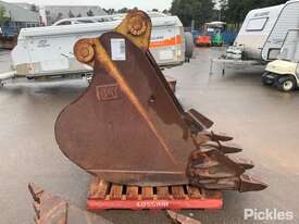 CAT 1000mm Digging Bucket Pins 80mm, Pin Centres 490mm, Between Ears 320mm Damage: Surface Rust - picture1' - Click to enlarge