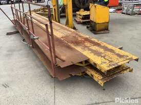 Ramcor Truck Hoist, Includes Ramps, 4x Hoist Posts & Power Pack - picture1' - Click to enlarge