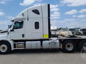 Freightliner Cascadia - picture2' - Click to enlarge