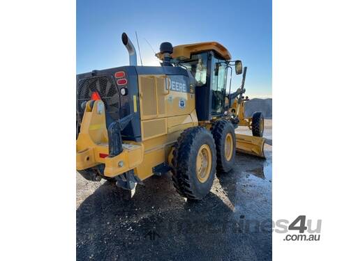 John Deere 770G - low hour arriving