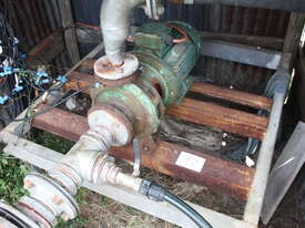 Southern Cross pump on movable frame - picture0' - Click to enlarge