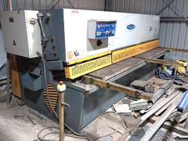 Hydraulic Guillotine - picture0' - Click to enlarge