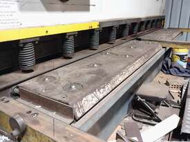 Hydraulic Guillotine - picture2' - Click to enlarge