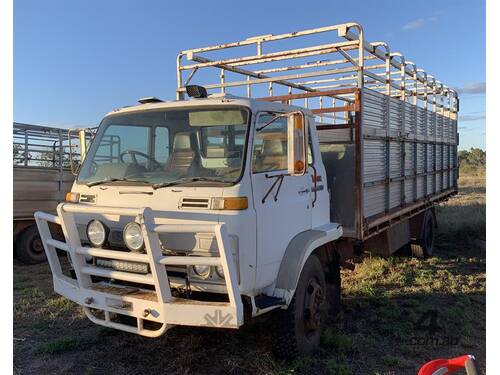 1984 ISUZU JCR500 BODY TRUCK WITH STOCK CRATE