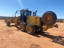 Komatsu GD555-5 - picture1' - Click to enlarge