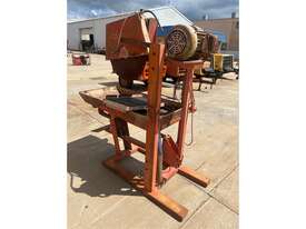 CLIPPER ELECTRIC BRICK SAW - picture0' - Click to enlarge