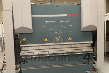 Durma AD-S 25100 CNC press brake with 8 axes and Cybelec Modeva 10S controller