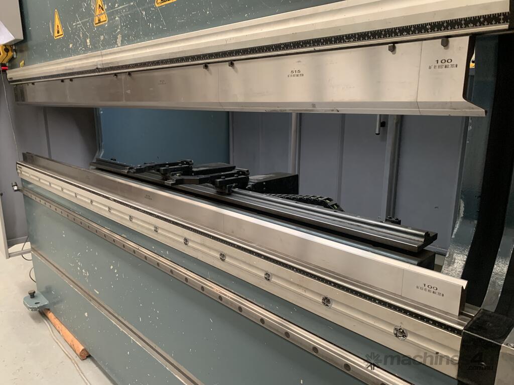 Used durma Durma ADS 25100 CNC press brake with 8 axes and Cybelec