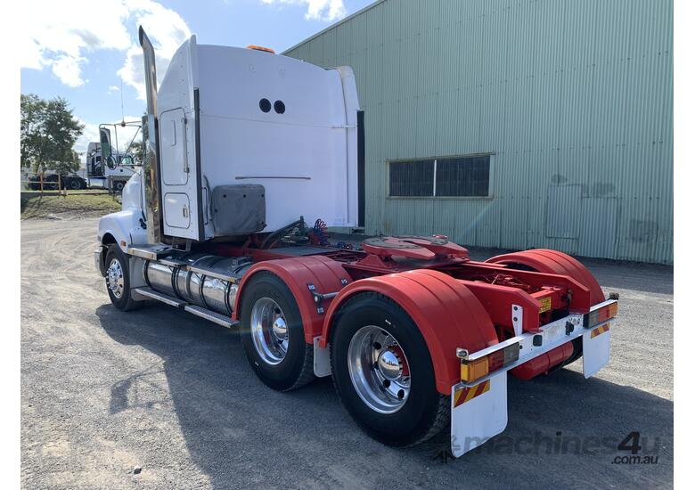 caption 2003 Kenworth T404 Prime Mover