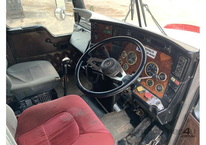 caption 2003 Kenworth T404 Prime Mover