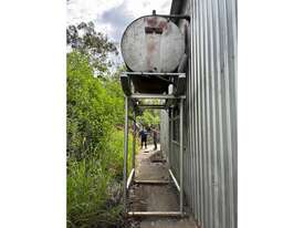 2000L OVERHEAD DIESEL TANK ON STAND - picture2' - Click to enlarge