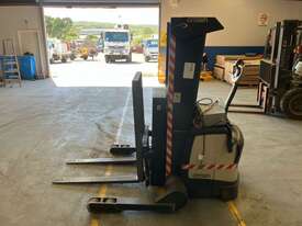 Crown SHR 5500 Series Walk Behind Forklift - picture2' - Click to enlarge