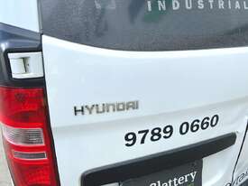 2012 Hyundai ILoad Van Diesel - picture2' - Click to enlarge