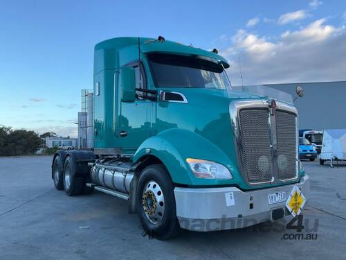 2017 Kenworth T610 Prime Mover Sleeper Cab