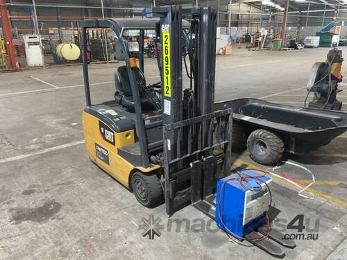 2015 Caterpillar Electric Forklift (Sit on)