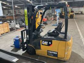 2015 Caterpillar Electric Forklift (Sit on) - picture2' - Click to enlarge