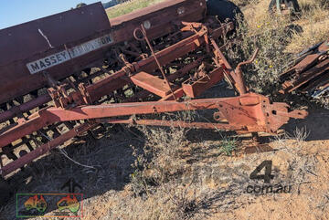 (7570) MASSEY FERGUSON 55 Seeder (Cobram, VIC) (7570) MASSEY FERGUSON 55 Seeder (Cobram, VIC)