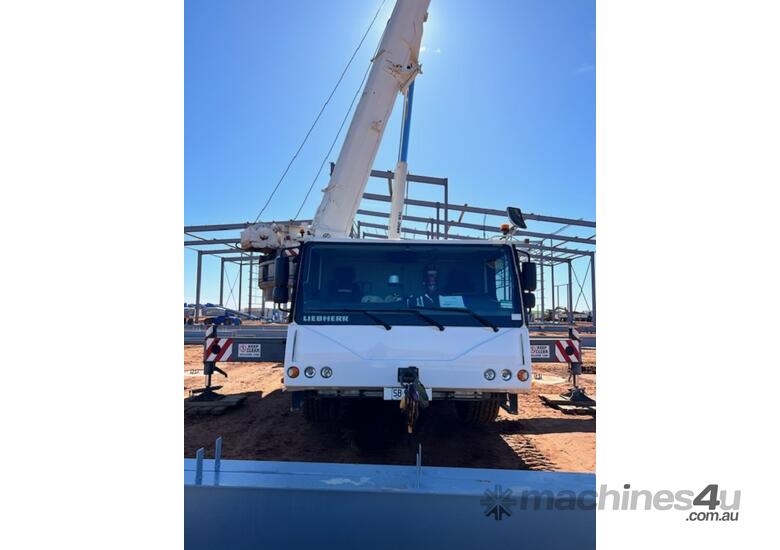 caption GLEASON CRANES 2009 LIEBHERR LTM 1095-5.1 ALL TERRAIN CRANE