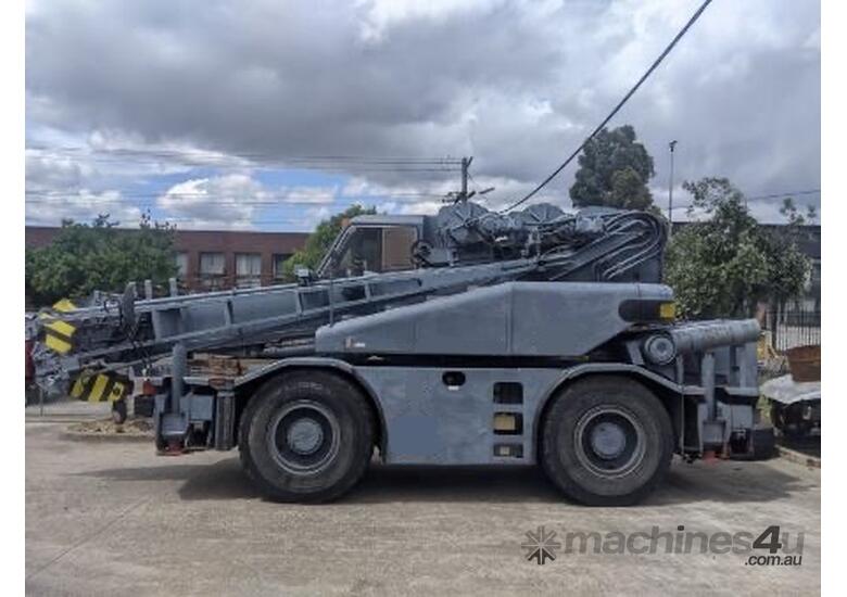 caption GLEASON CRANES 1995 KOBELCO RK160-2