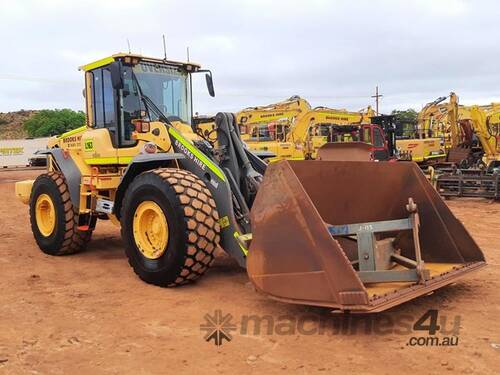 caption 2017 VOLVO L110F | 8000Hrs | FOR SALE