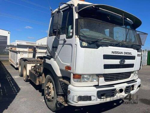 2004 Nissan CWB483 Convertible Tip Truck 