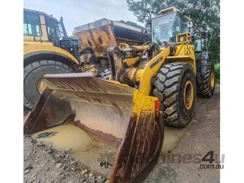 caption Komatsu WA380-6 Wheeled Loader