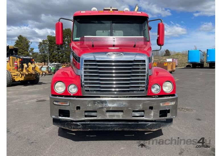caption 2016 Freightliner FLX Tipper