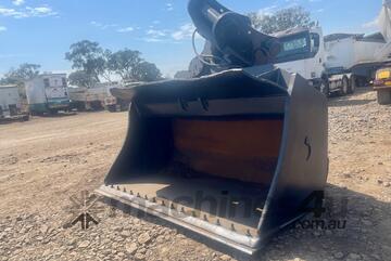 Excavator tilt bucket to suit 45 - 60 ton machine