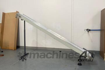 Inclined conveyor (adjustable height) Inclined conveyor (adjustable height)
