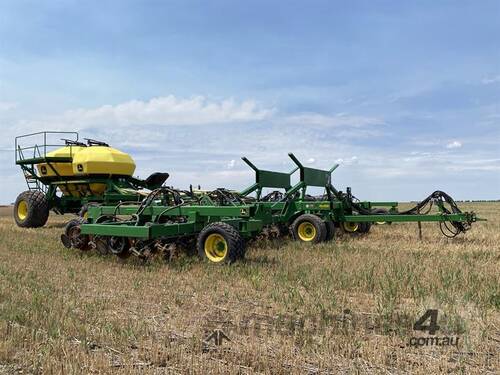 John Deere 1890 40ft 10in & 1910 270bu