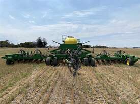 John Deere 1890 40ft 10in & 1910 270bu - picture0' - Click to enlarge