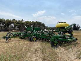 John Deere 1890 40ft 10in & 1910 270bu - picture1' - Click to enlarge