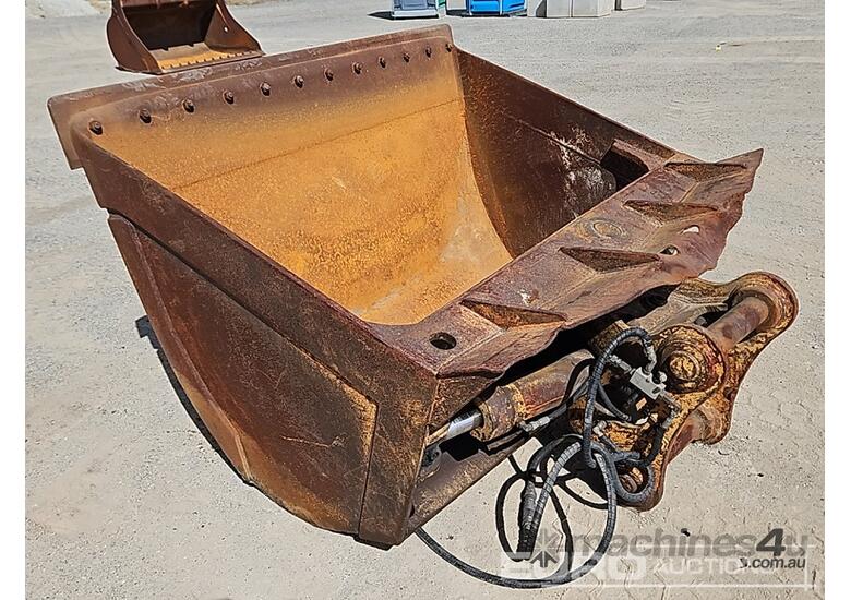 caption 1780mm Hyd Tilting Bucket to suit 21T Excavator, 450mm Centers, 330 Ears, 70mm Pins