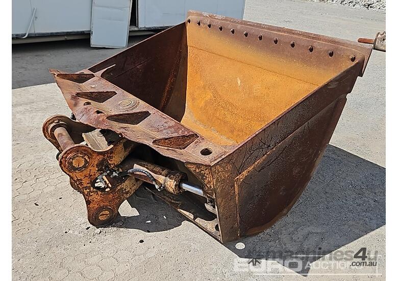 caption 1780mm Hyd Tilting Bucket to suit 21T Excavator, 450mm Centers, 330 Ears, 70mm Pins