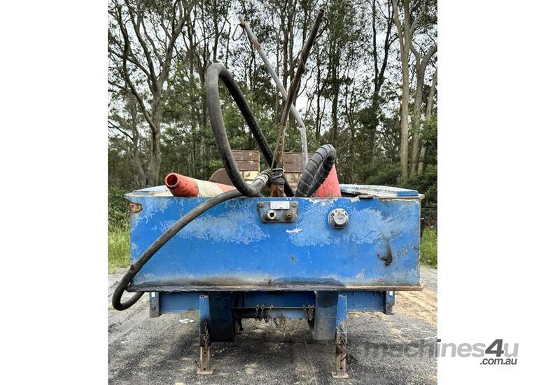 caption 1981 FREIGHTER TRI-AXLE LOW LOADER TRAILER