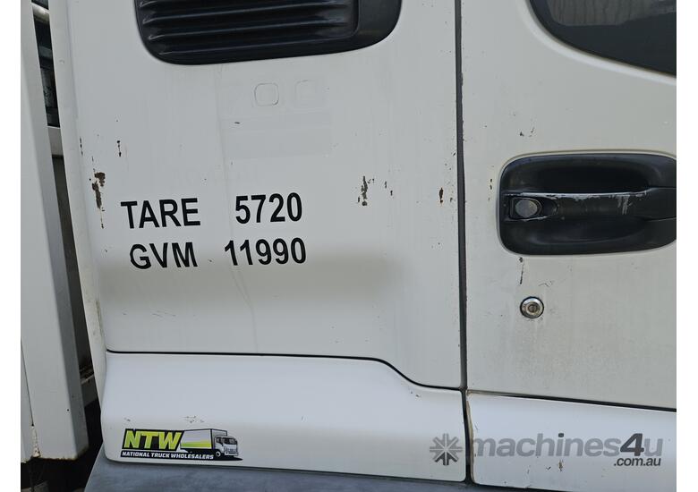 caption 2006 Isuzu FSR F3 4x2 Tray Truck (Sold With Pallets On Truck)