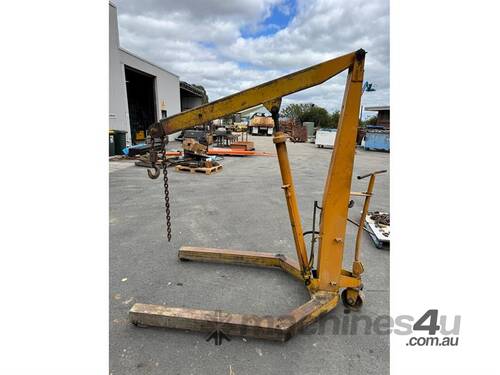 caption PERROT & ADAMS MOBILE CRANE