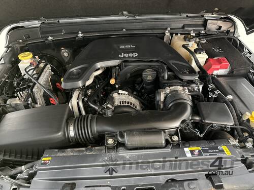caption 2022 Jeep Gladiator Rubicon 4x4 Dual Cab Utility (Petrol) (Auto)