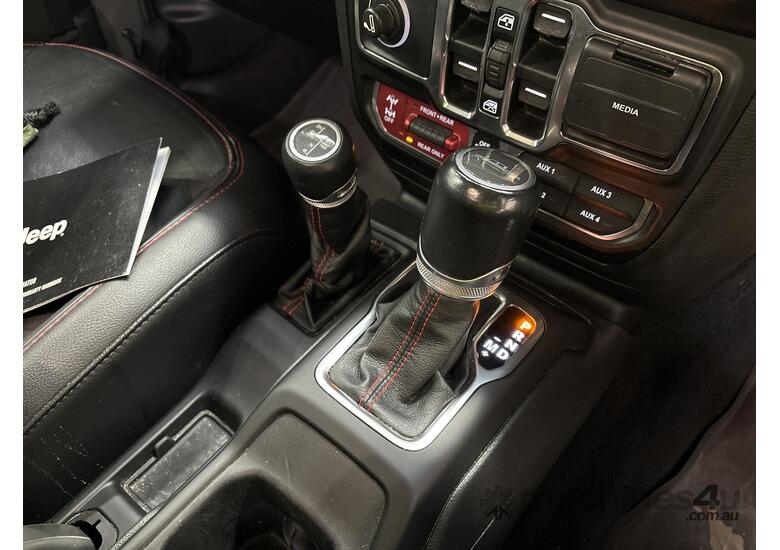 caption 2022 Jeep Gladiator Rubicon 4x4 Dual Cab Utility (Petrol) (Auto)