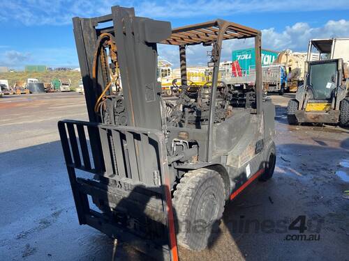 caption 2016 Crown CG35C-5 Forklift
