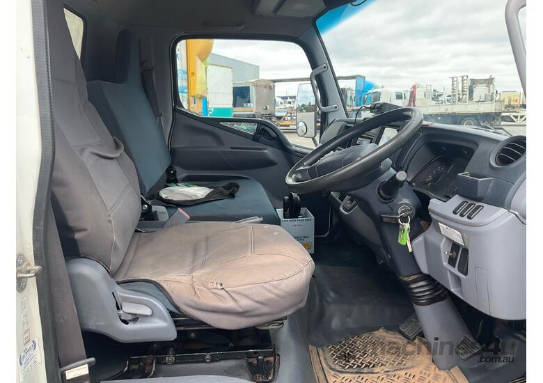 caption 2014 Mitsubishi Fuso Canter 515 Refrigerated Pantech