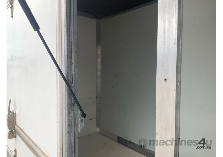 caption 2014 Mitsubishi Fuso Canter 515 Refrigerated Pantech