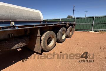 2011 Krueger Tri - Axle Trailer 2011 Krueger Tri - Axle Trailer