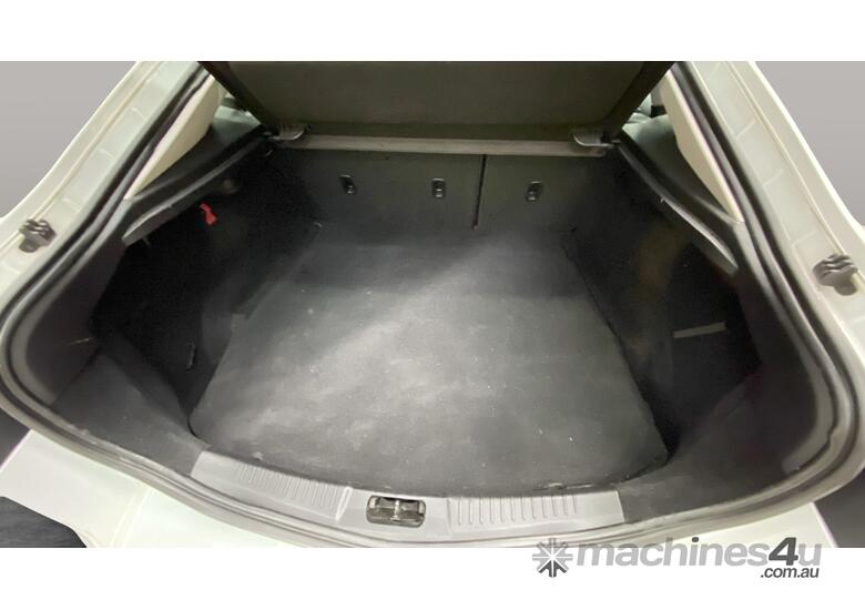 caption 2010 Ford Mondeo Titanium Hatch T/Diesel (Auto)